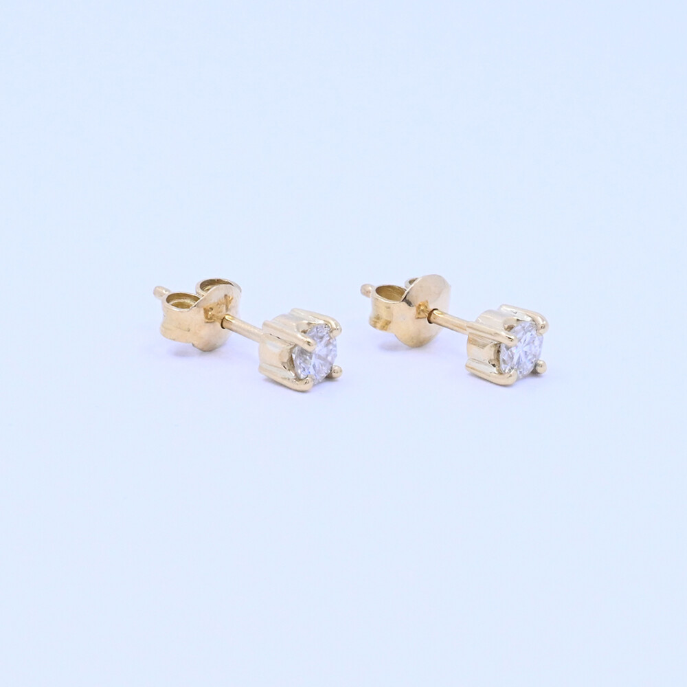 Caravanas oro 18k amarillo engarce 4 puntas con brillantes. Caravanas oro 18k amarillo engarce 4 puntas con brillantes.