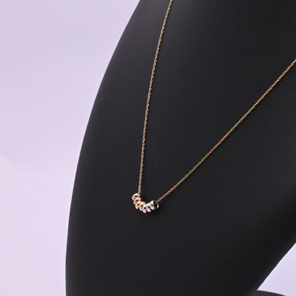 Cadena oro 18k con 7 dijes pasantes. Cadena oro 18k con 7 dijes pasantes.