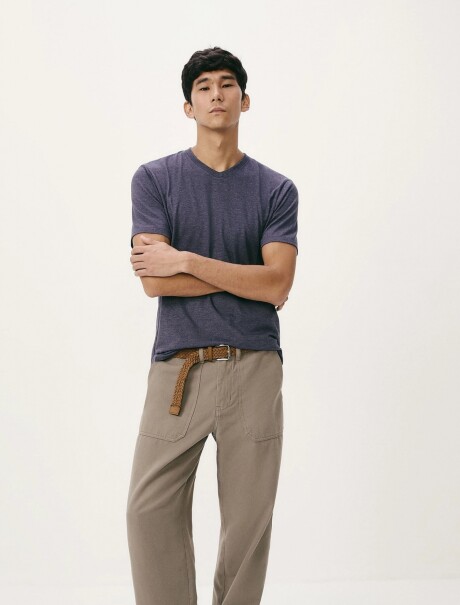 CAMISETA BÁSICA WORLD CUELLO EN V AZUL