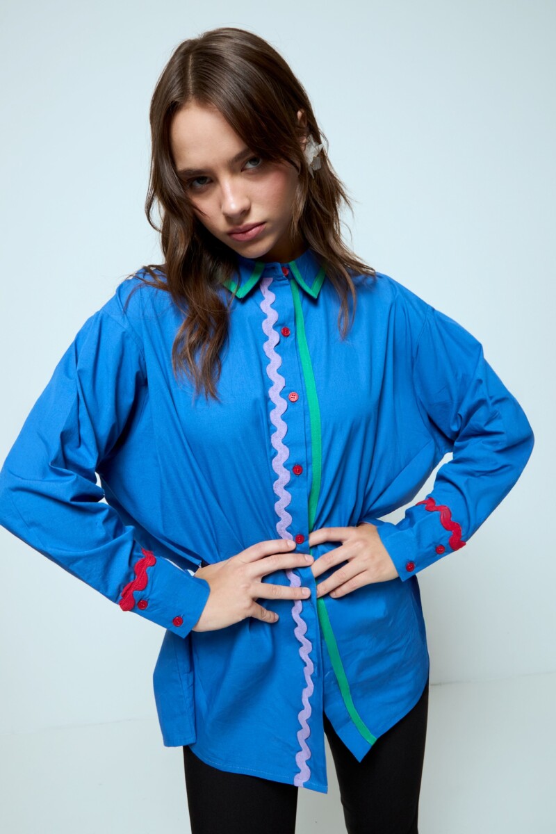 Camisa con tape azul