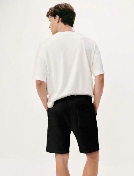 BERMUDAS RECTAS DE FELPA NEGRO