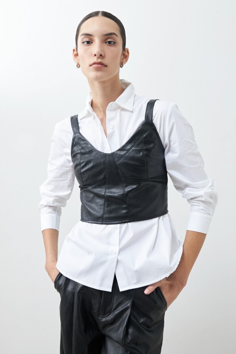 Top eco cuero con cortes y tul negro