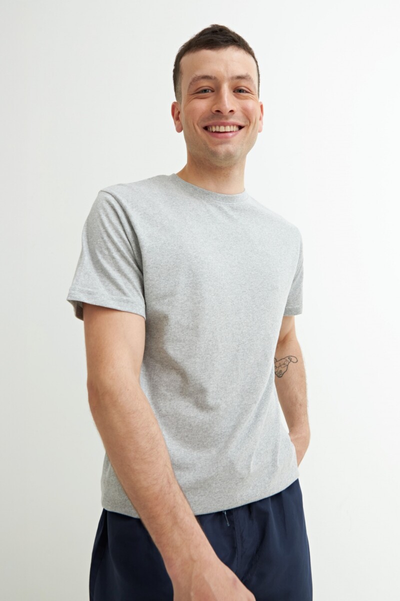 Remera cuello redondo GRIS MELANGE