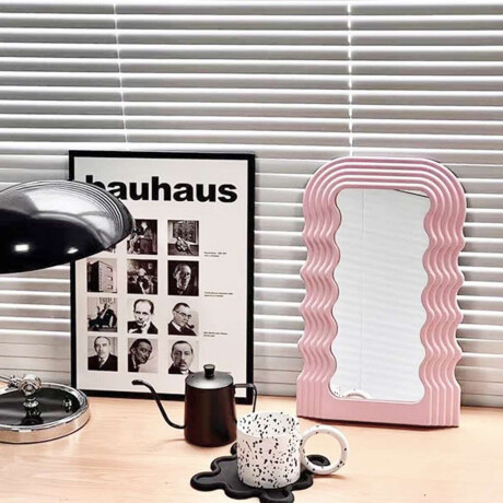 Espejo de tocador con marco en forma de ondas Rosado