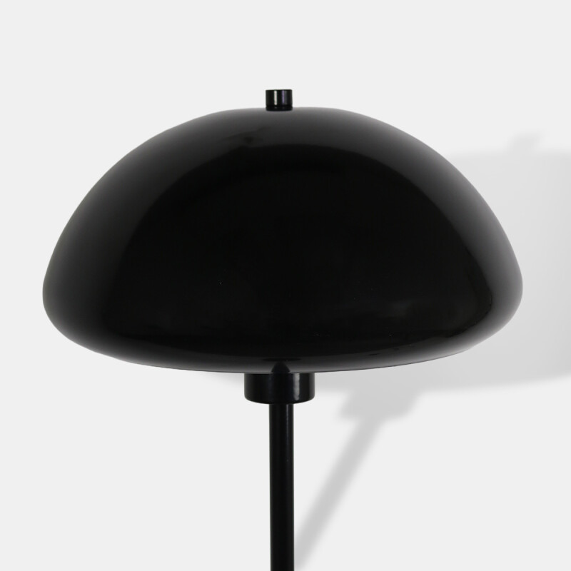 LAMPARA NEGRA DE PIE 140X28CM Unica
