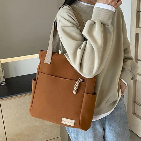 Bolso Tote funcional clásico Marron