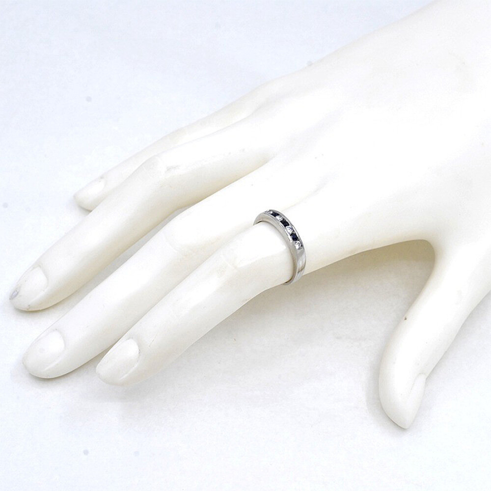 Anillo Medio Sin Fin En Oro Blanco, Brillantes Y Zafiros Anillo Medio Sin Fin En Oro Blanco, Brillantes Y Zafiros