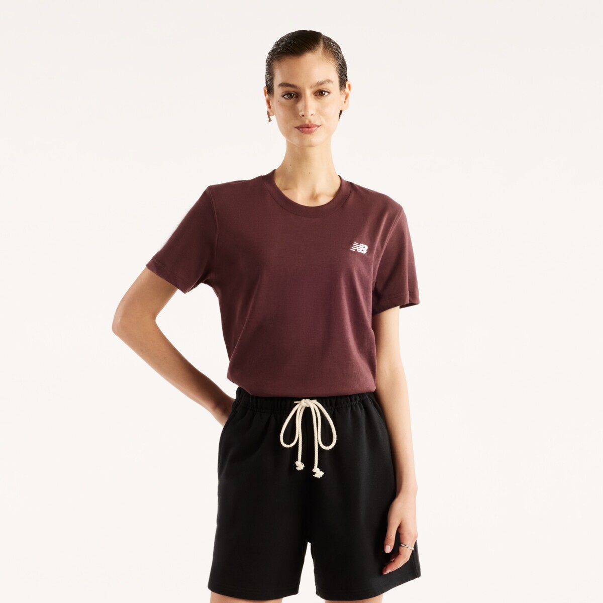 Remera New Balance de Dama - Sport Essentials - WT41509YLR - BORDEAUX 