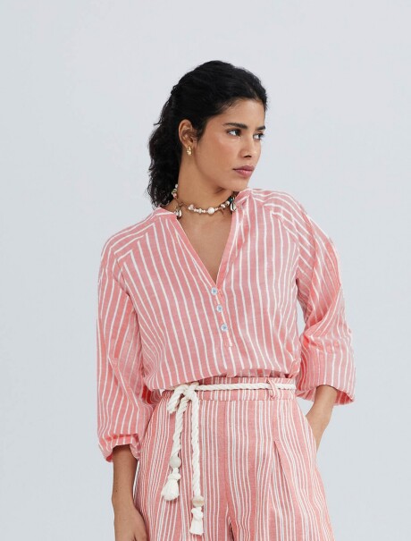 BLUSA A RAYAS CON BOTONES ROSA