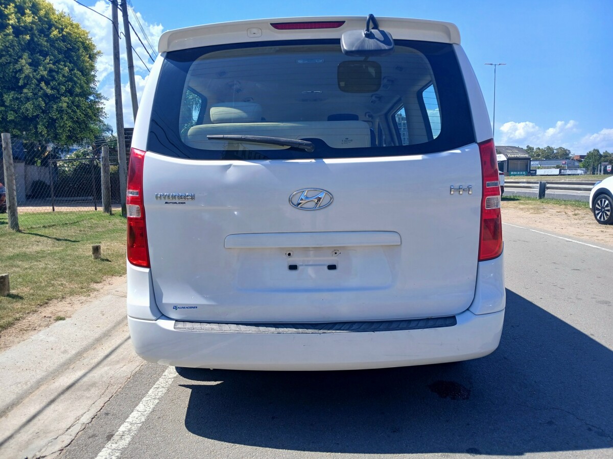 Hyundai H-1 Minibus 2.4 12 Pasajeros Extra Full Hyundai H-1 Minibus 2.4 12 Pasajeros Extra Full