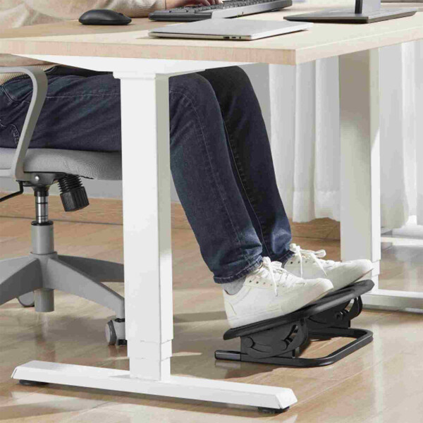 Soporte Apoya Pies Ergonomico Escritorio Brateck Regulable Color Negro