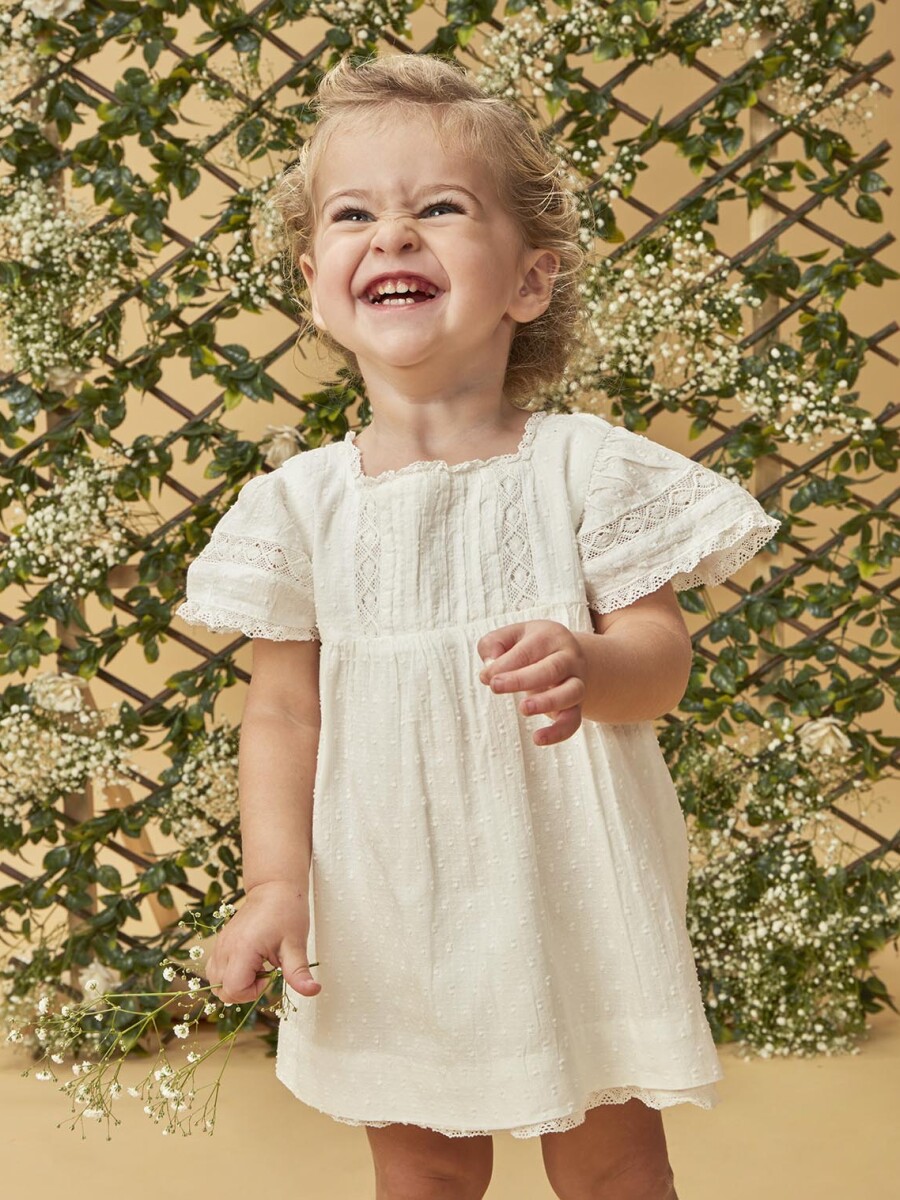 Vestido Con Jaretas Y Tiras Bordadas Blanco