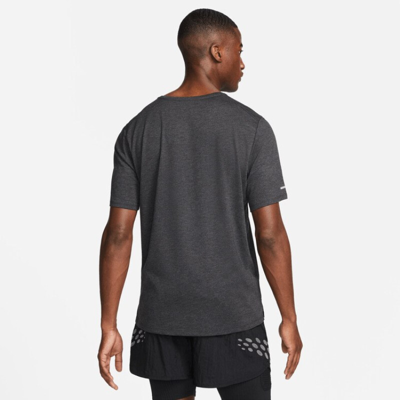 Remera NIKE CORE SS TOP de Hombre - DQ4750-032 Negro-gris