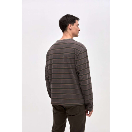 Remera Saint Marrón