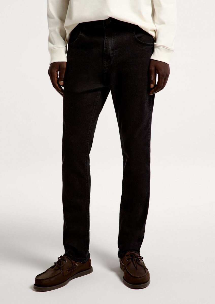 PANTALONES VAQUEROS AJUSTADOS BÁSICOS CON ELASTANO - NEGRO 