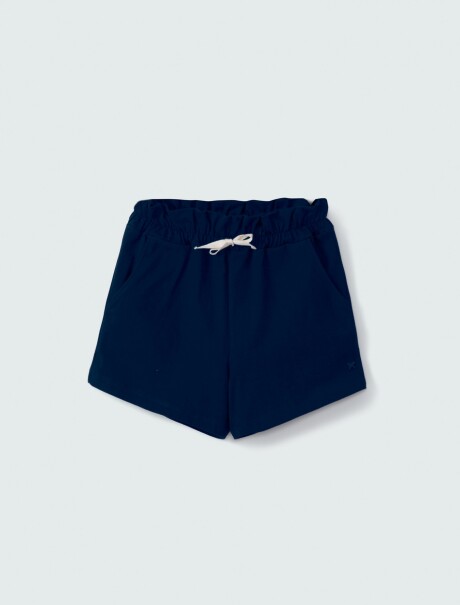 SHORT BÁSICO CON BOLSILLOS Y BORDADO AZUL