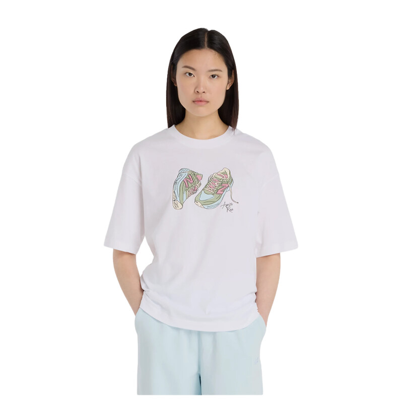 Remera New Balance Apres Run Shoe - Blanca Remera New Balance Apres Run Shoe - Blanca