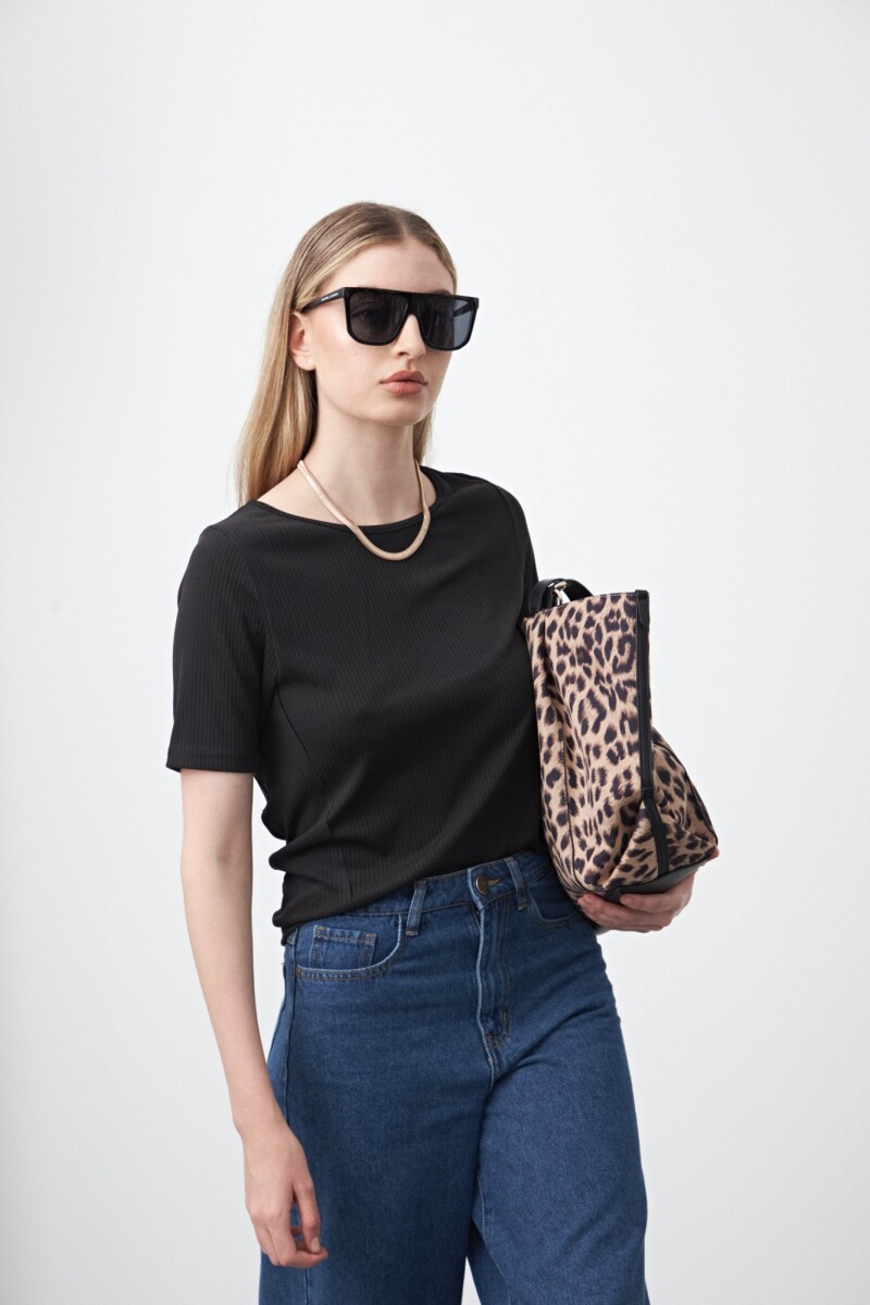 REMERA MIYASAKI - Negro 