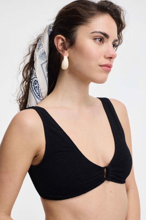 Top Macarella Negro Texturado