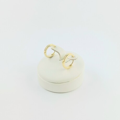 Par de aros de plata 925 con double de oro 18 ktes y circonias. Par de aros de plata 925 con double de oro 18 ktes y circonias.