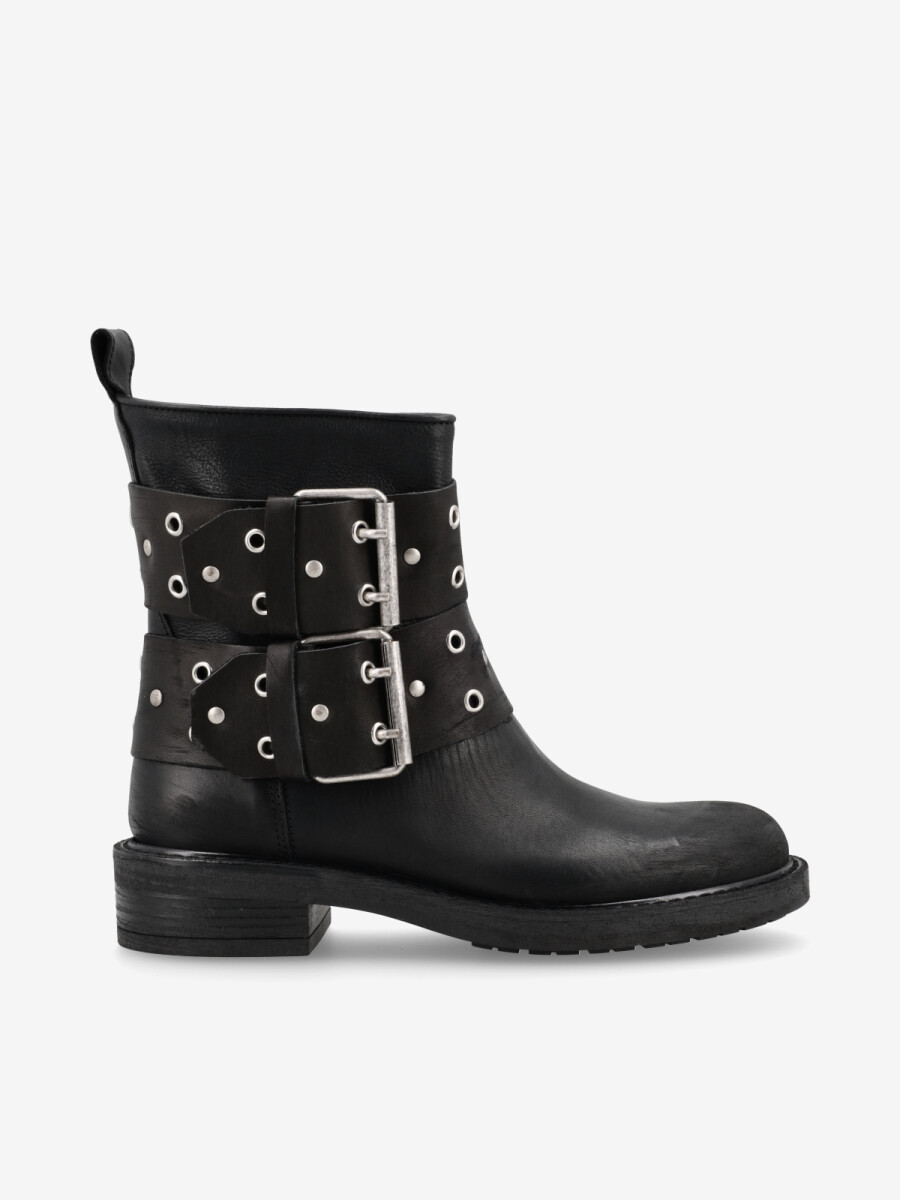 BOTA CORTA CON HEBILLA Y DETAL 