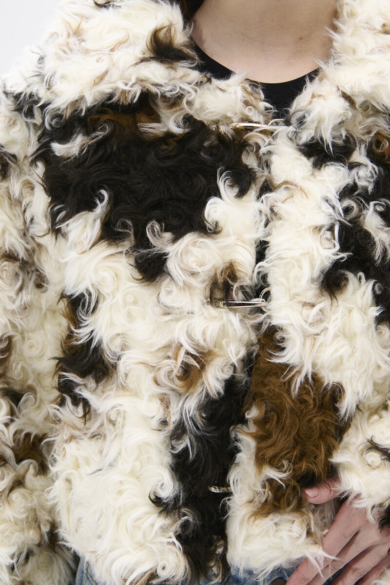 CHAQUETA FUR ENORA Crema