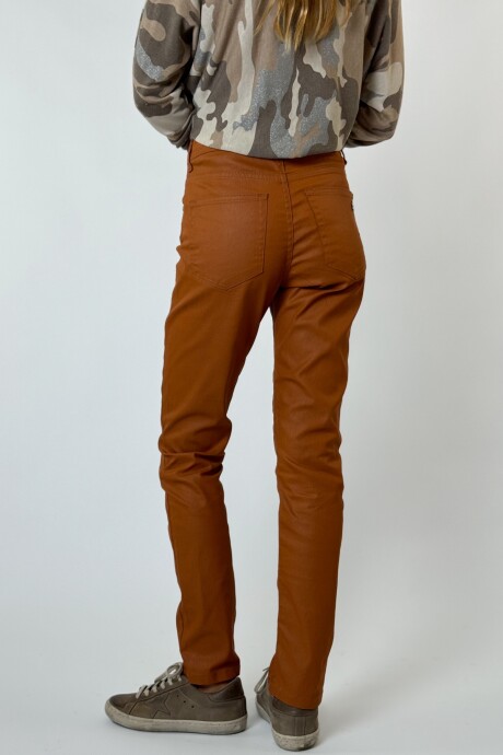 PANTALON ENGOMADO LUNA CAMEL