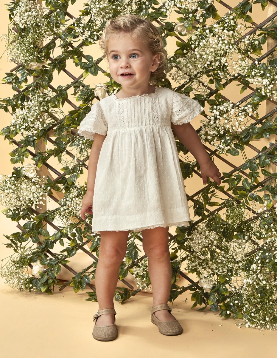Vestido Con Jaretas Y Tiras Bordadas - Blanco 