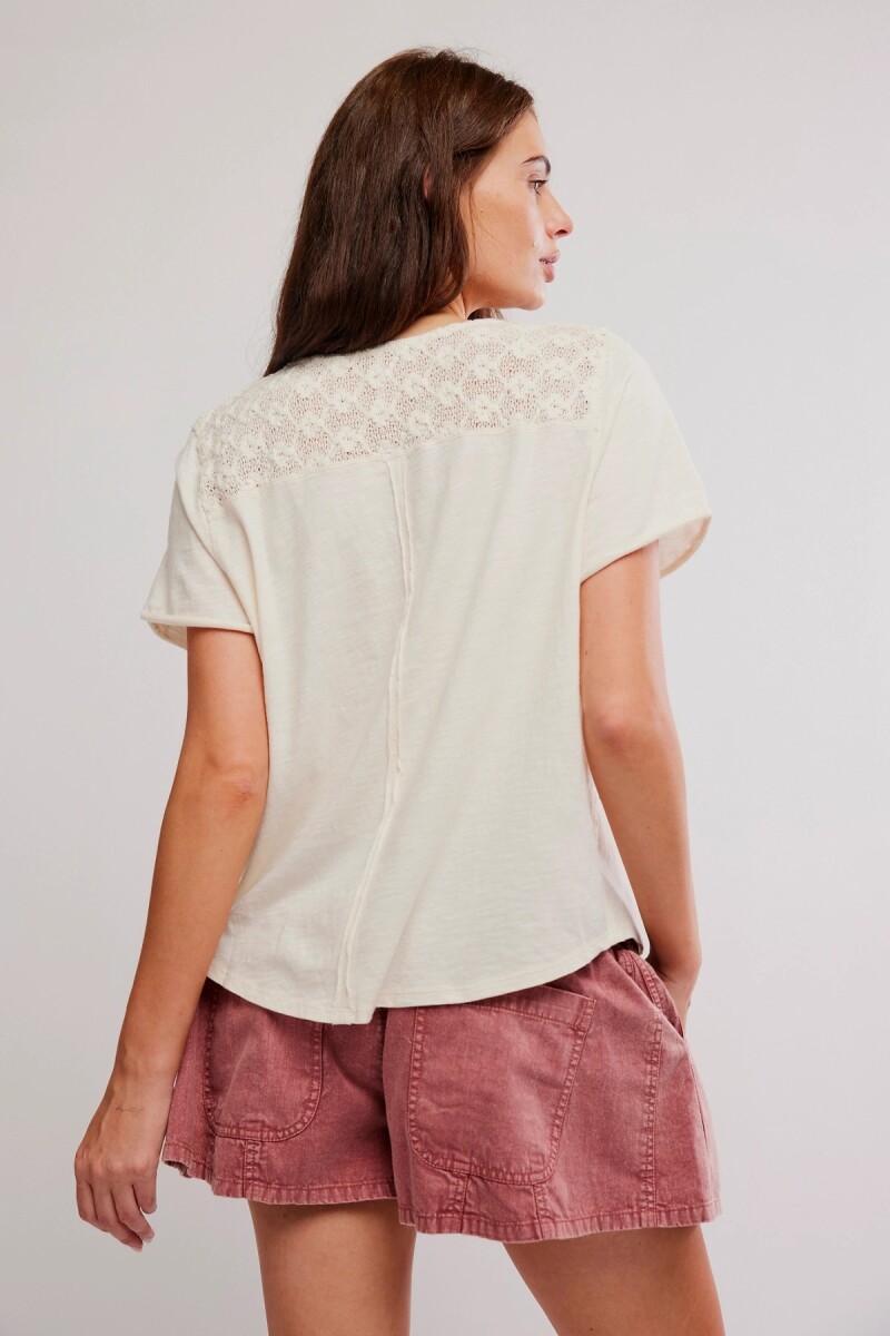 REMERA HENLEY HEIRLOOM Marfil