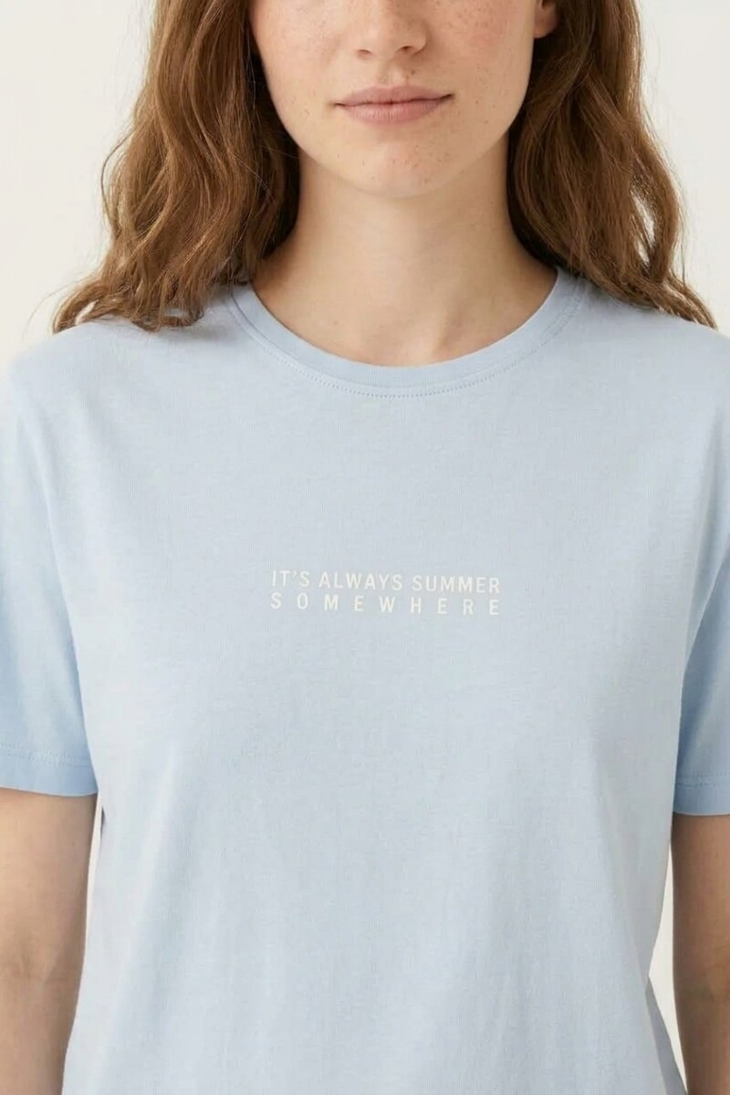 Remera m/c estampada Always Summer CELESTE