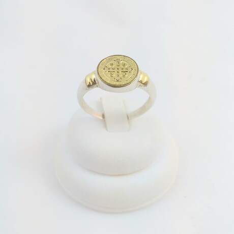 Anillo religioso de plata 925 con detalles de double en oro 18Ktes, San Benito 10mm, diámetro interno 19mm #19 Anillo religioso de plata 925 con detalles de double en oro 18Ktes, San Benito 10mm, diámetro interno 19mm #19