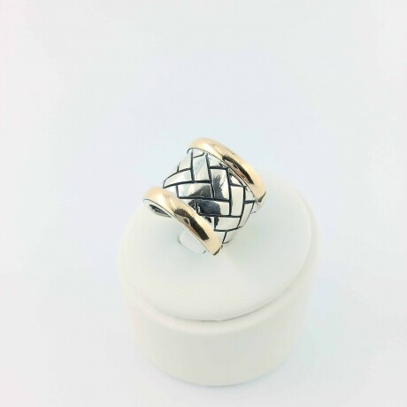 Anillo de plata 925 con double de oro 18k. Anillo de plata 925 con double de oro 18k.