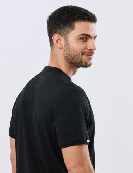 REMERA POLO CUELLO MAO Negro