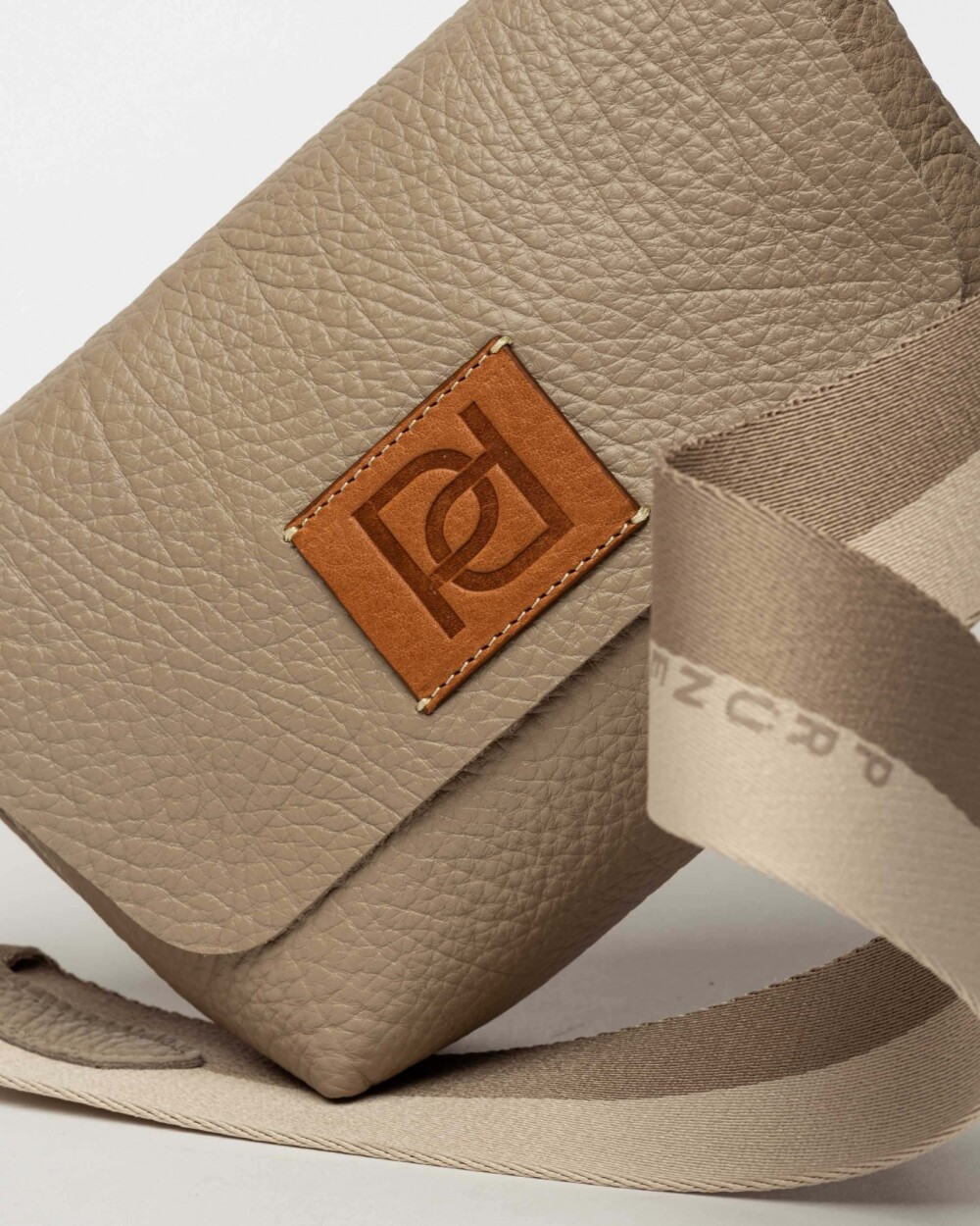 Mini bag Nina en cuero graneado Taupe
