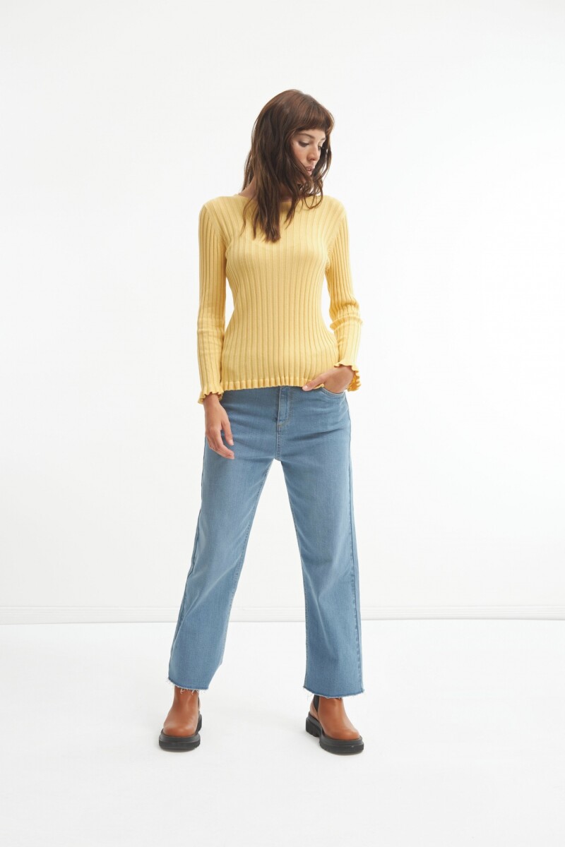 Sweater canalé con volado amarillo