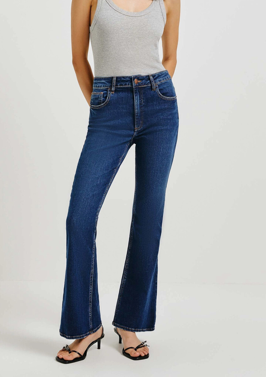 PANTALÓN DE JEAN MODELO PETIT FLARE - AZUL 