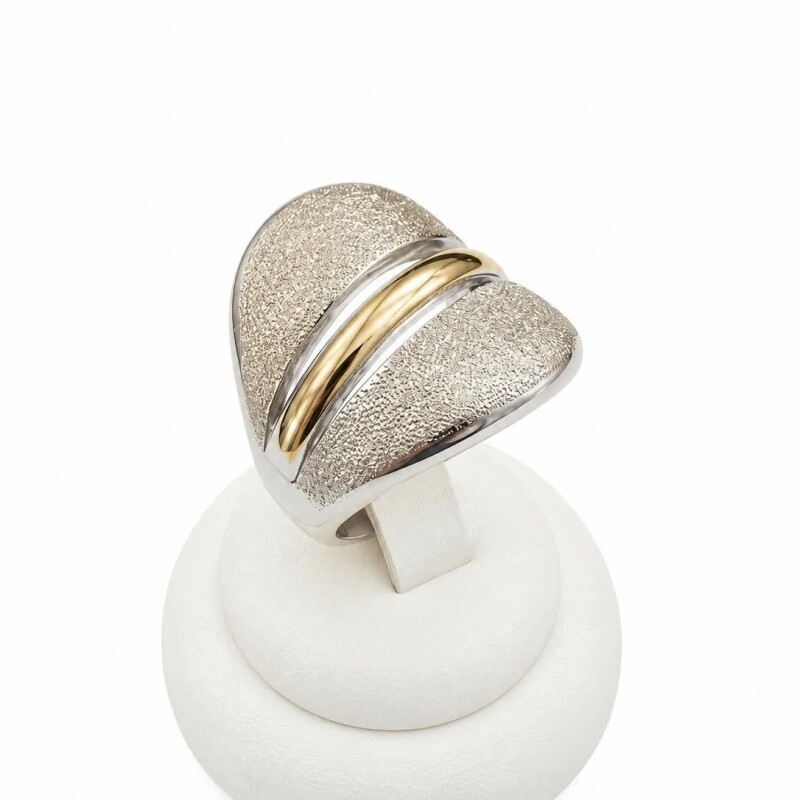 Anillo arenado en plata y oro Anillo arenado en plata y oro
