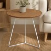MESA LATERAL REDONDA - TAPA DE MADERA COLOR MIEL Y PIE EN METAL BLANCO MESA LATERAL REDONDA - TAPA DE MADERA COLOR MIEL Y PIE EN METAL BLANCO