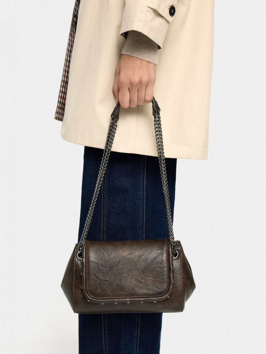 Bolso De Hombro Con Solapa Y Tachuelas marron