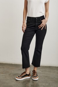 Jean Crop Flare Negro