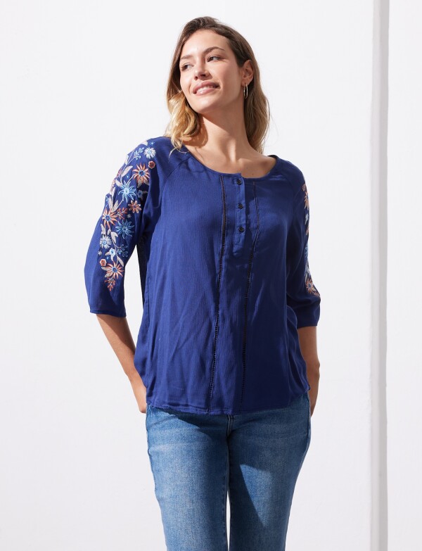 Blusa Bordada AZUL