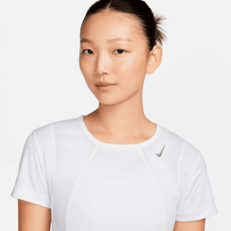 Remera Nike Fast de Mujer Blanco