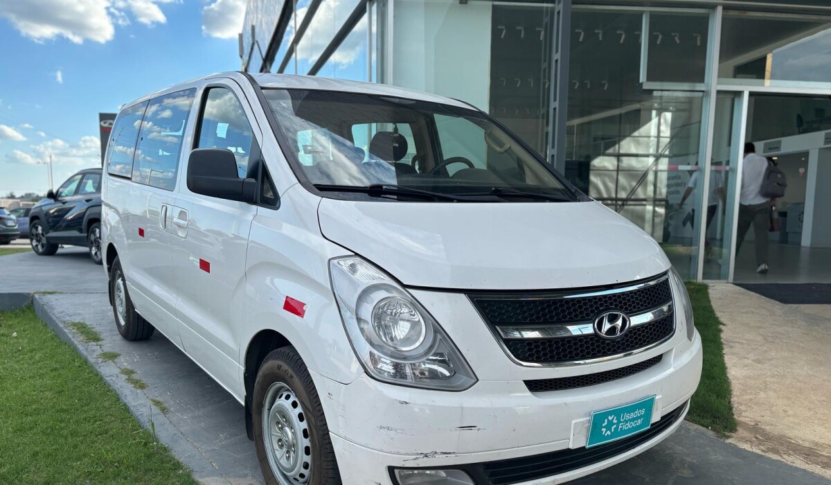 Hyundai H1 MiniBus 12 Plz GLS Diesel - 2014 Hyundai H1 MiniBus 12 Plz GLS Diesel - 2014
