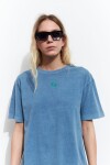 Remera washed bordada sol celeste