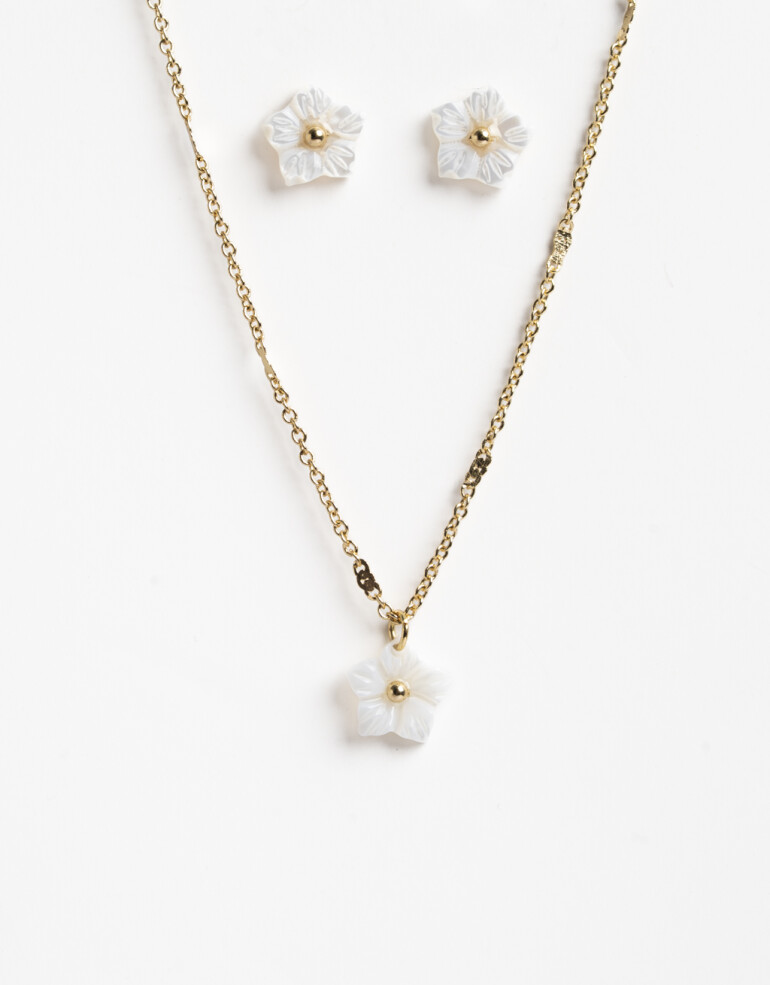 Bijouterie Set Con Dijes Set De Collar Y Aros Pasantes - Dorado