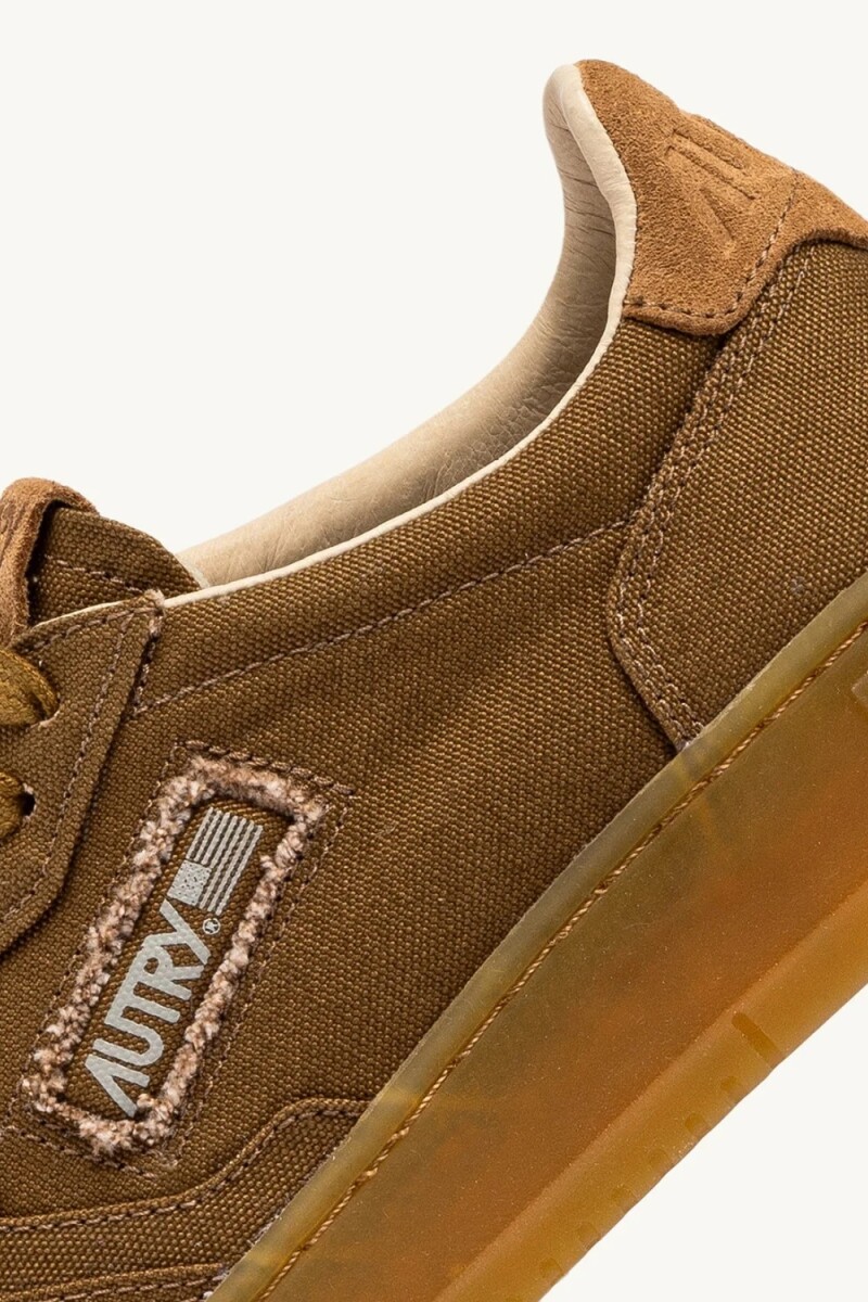 MEDALIST LOW MAN Marron
