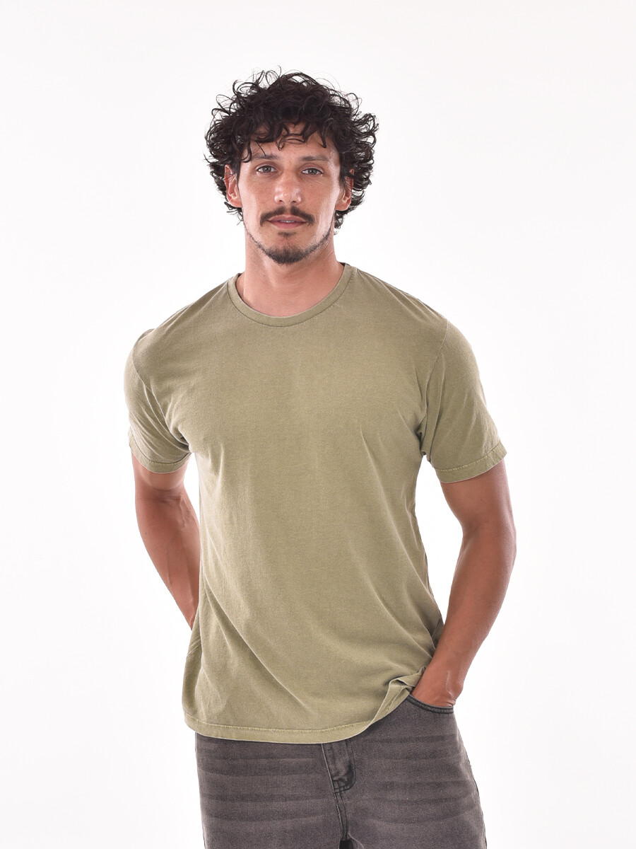 REMERA MANHATTAN - VERDE MILI 
