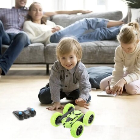 Auto a Control Remoto Acrobatico Stunt Car 4x4 360° Verde