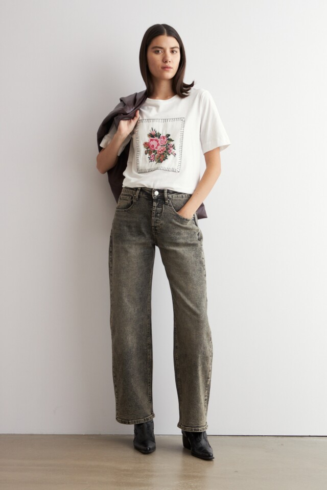 Remera aplique bordado crudo