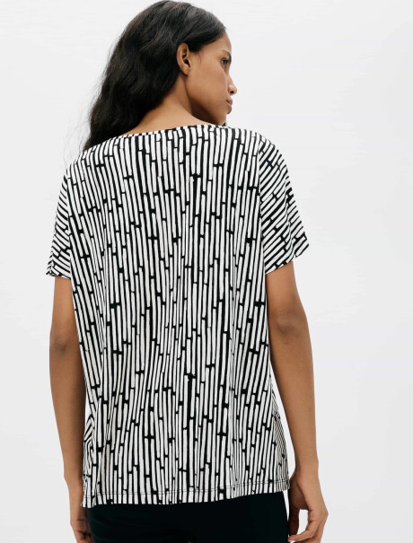 BLUSA ESTAMPADA DE MANGA CORTA NEGRO